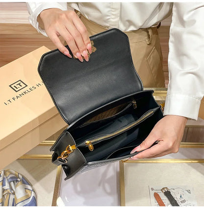 Borsa da donna leggera di marca di lusso per la primavera e l'estate 2025, borsa a tracolla di alta qualità del designer, borsa a tracolla alla moda,