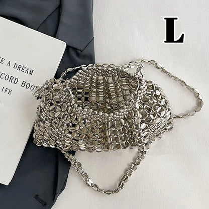 Borsa a tracolla intrecciata con perline fatta a mano di lusso francese leggera Borsa a tracolla versatile cava con design estivo in metallo 2025 per donna