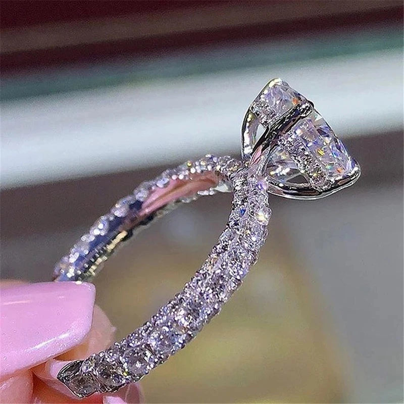 Anelli di fidanzamento color argento moda squisita per le donne Moda pietre zircone bianco Anello anniversario gioielli da sposa da sposa