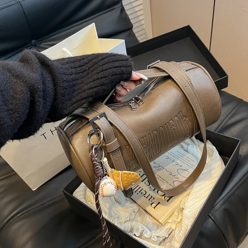Borse a tracolla multifunzionali a forma di cilindro per donna 2024 Borse invernali di ultime borse firmate Borsa a tracolla di lusso con pendente