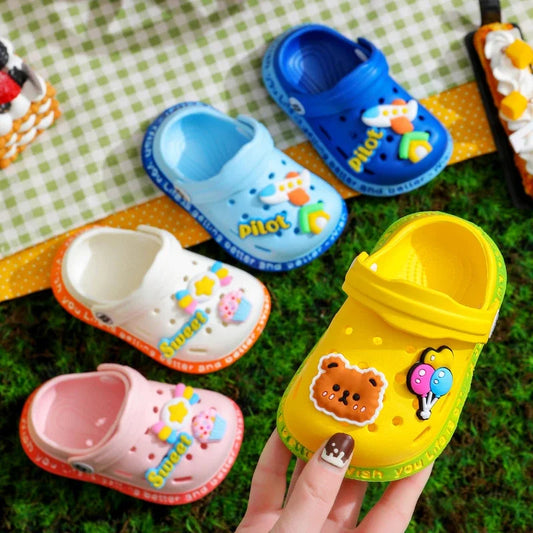 Sandales d'été pour filles, bébés, garçons, sandales pour enfants, dessin animé, talons plats, pantoufles douces et solides, chaussures de jardin pour enfants