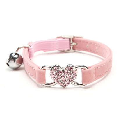 Collare per gatti a forma di cuore con campanello, elastico e regolabile, in morbido velluto con cristalli, per gattini e cuccioli, accessori per animali domestici