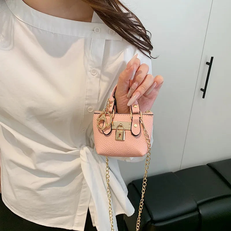 Borsa quadrata piccola da ragazza a tracolla per l'estate 2025, i nuovi bambini classici che portano una borsa a tracolla monospalla. portachiavi portafoglio