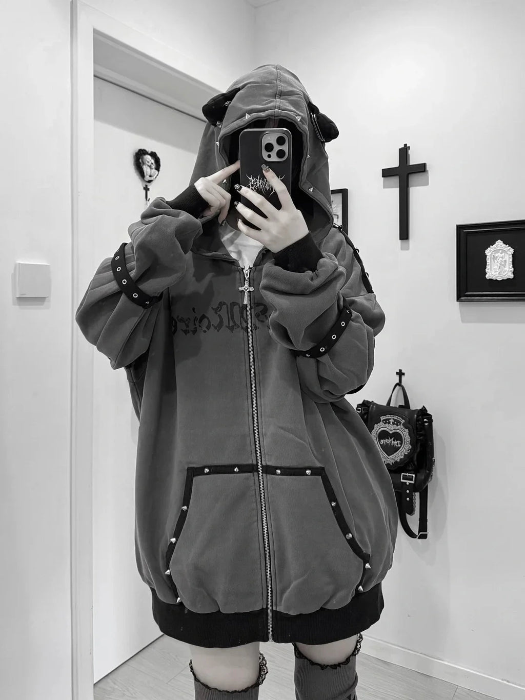 Felpa con cappuccio e zip a orecchie di gatto nera, stile subcultura giapponese, per donne, con stampa a cuore a righe sottili, oversize, con fibbia in metallo, outfit streetwear punk.