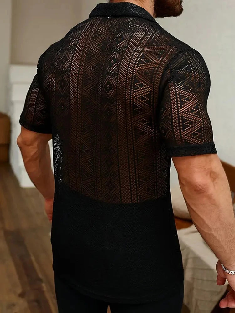 2025 Camicie a rete da uomo alla moda estiva Elegante camicia a maniche corte scavata in rete da uomo per le vacanze Top cardigan in pizzo trasparente sexy