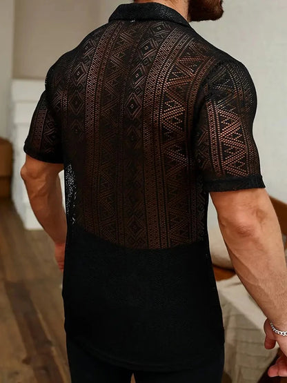 2025 Camicie a rete da uomo alla moda estiva Elegante camicia a maniche corte scavata in rete da uomo per le vacanze Top cardigan in pizzo trasparente sexy