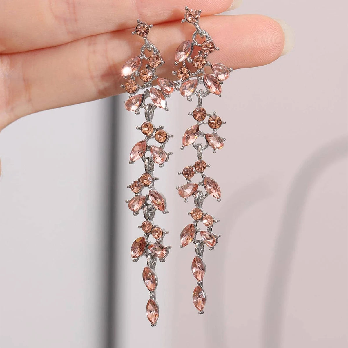 2 orecchini a forma di foglia di diamante con nappa lunga alla moda e di fascia alta per accessori per abiti da banchetto da donna