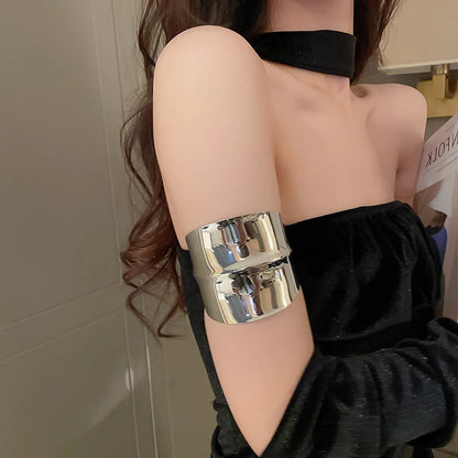 Bracciale in lega geometrica multistrato con anello in metallo per donna Accessori per gioielli da festa di lusso con anello da braccio stile esagerato e fresco