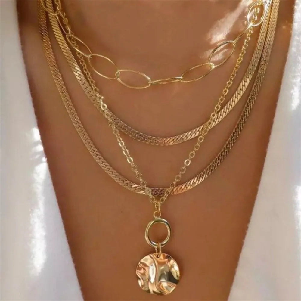 Collana con ciondolo moneta con ritratto di testa a catena spessa con piatto in oro punk vintage per gioielli hip-hop geometrici multilivello di moda da donna