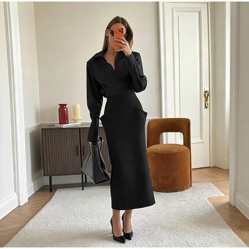 Gonna midi a vita alta stampata, con incrocio frontale e taglio dritto, collezione autunno 2026, gonna da donna per uso quotidiano, alla moda, elegante e casual.