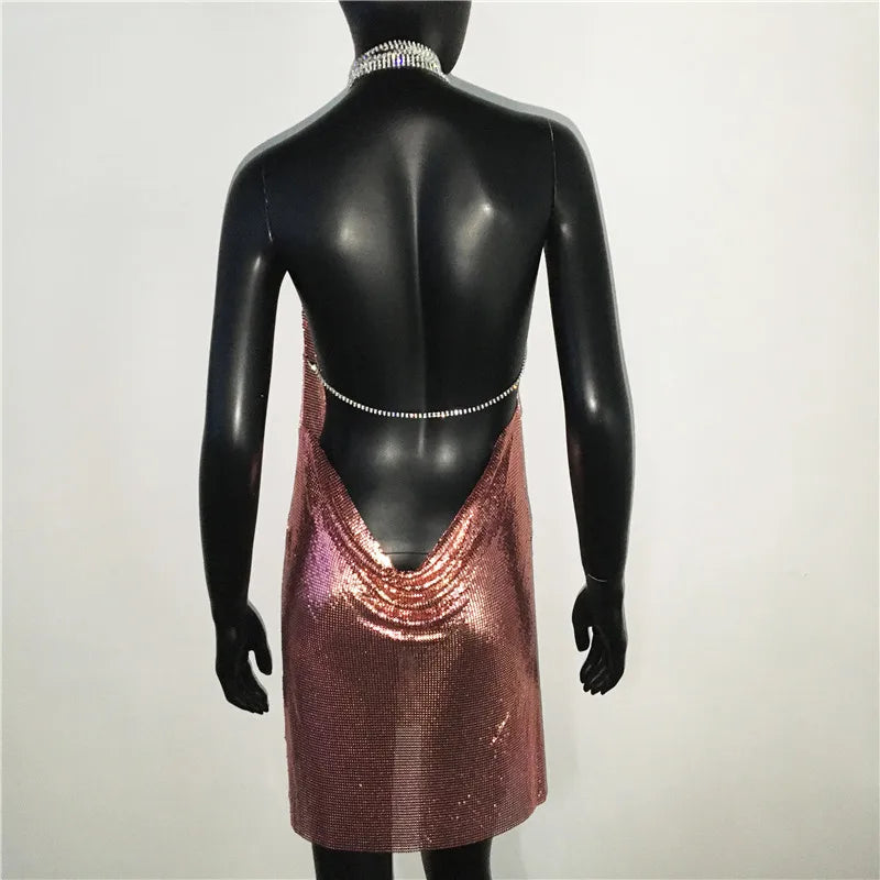 AKYZO Mini abito patchwork con paillettes dorate sexy Donna senza maniche Taglio basso Catene di metallo Halter Slim Abiti da festa da discoteca affascinanti