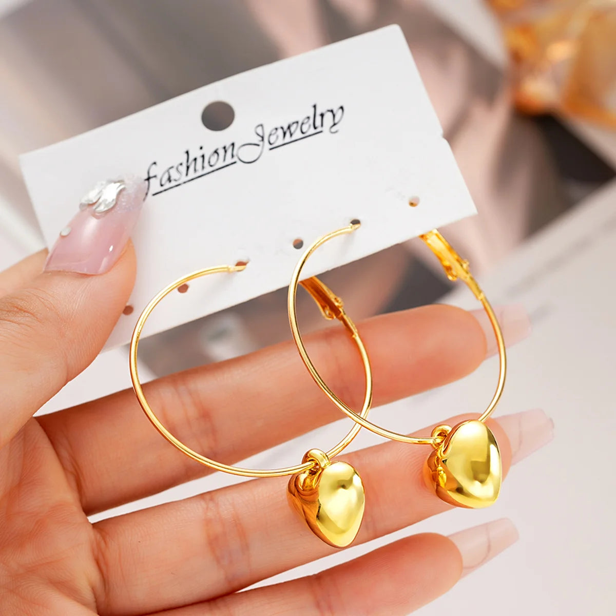 2024 nuovi orecchini pendenti con ciondolo a cuore per le donne Fashion Color oro Design esagerato Big Circle Hoops orecchino regalo di gioielli coreani