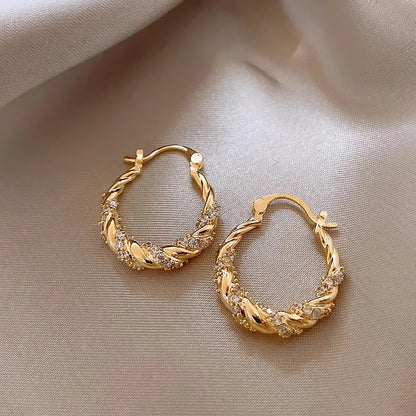 Orecchini a Cerchio Huitan con Design Intrecciato per Donne, Accessori di Lusso Color Oro con Zirconi Brillanti per Matrimoni e Fidanzamenti