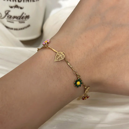 Bracciale con fiori margherita dolce Personalità della moda Bracciale con ciondoli con fiori estetici minimalisti per le donne Regalo di gioielli per feste di nozze