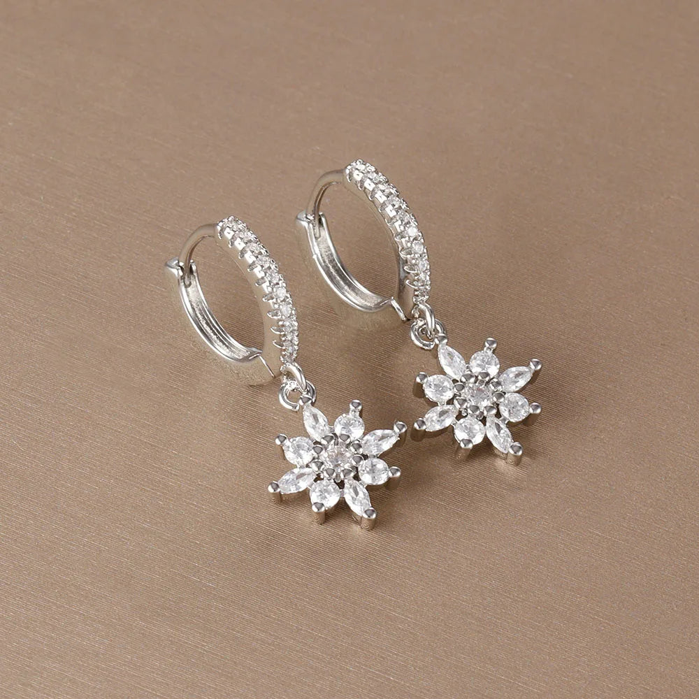 Orecchini pendenti a forma di stella in acciaio inossidabile di lusso per le donne Zirconi scintillanti Orecchini geometrici per piercing all'orecchio Gioielli di moda aretes