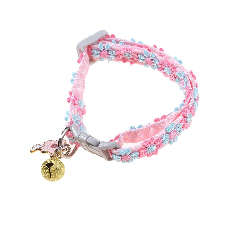 Forniture per collane per animali domestici Collare per gatti con fiori in pizzo colorato Gioielli per cani Fascia per collo Campana Forniture essenziali per animali domestici Collare per gatti con archetto da collo
