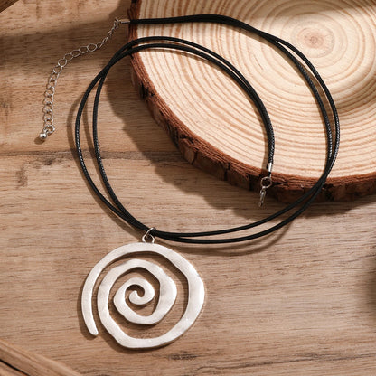 Collana con ciondolo a conchiglia a spirale grande creativa etnica Collana da donna Goth regolabile in pelle con filo di cera Accessori per gioielli Y2K per le vacanze