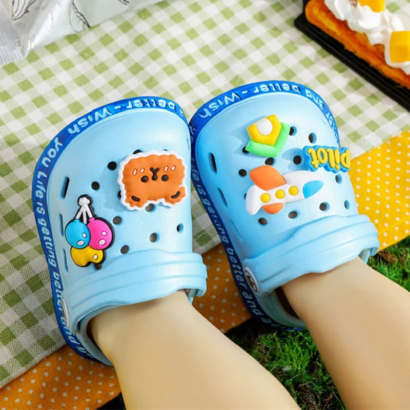 Sommersandalen für Mädchen, Kleinkinder, Jungen, Cartoon-Kindersandalen, flache Absätze, weiche, feste Cartoon-Hausschuhe, Garten-Schuhe für Kinder