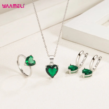 Set regalo di gioielli in argento sterling 925 pregiato per le donne Anello con collana pendente con orecchini Huggie con zirconi a forma di cuore romantico femminile