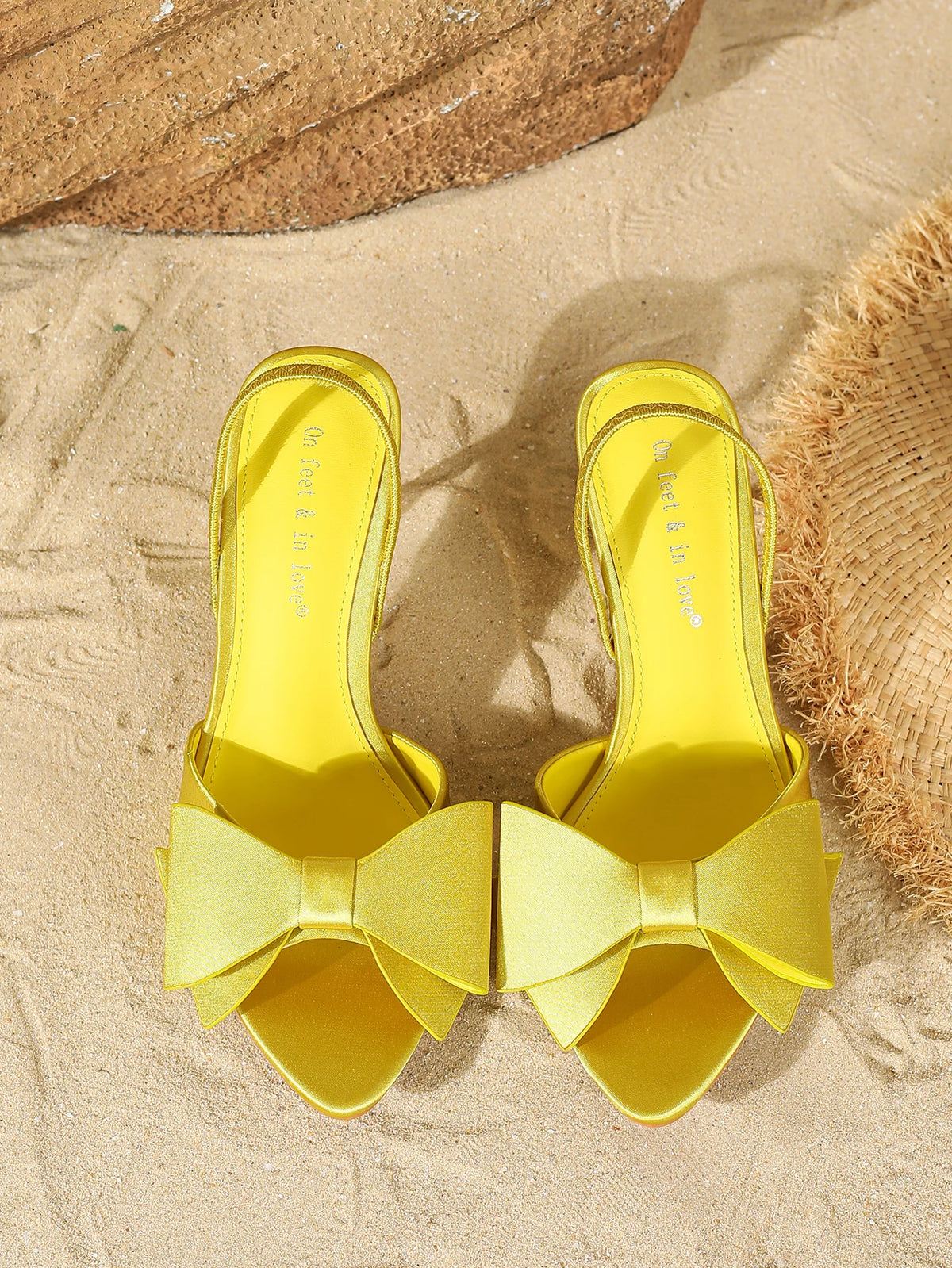Nuovi sandali da donna 2026 con fiocco alla moda, eleganti tacchi a spillo a punta per banchetti estivi all'aperto, scarpe senza calcanterina