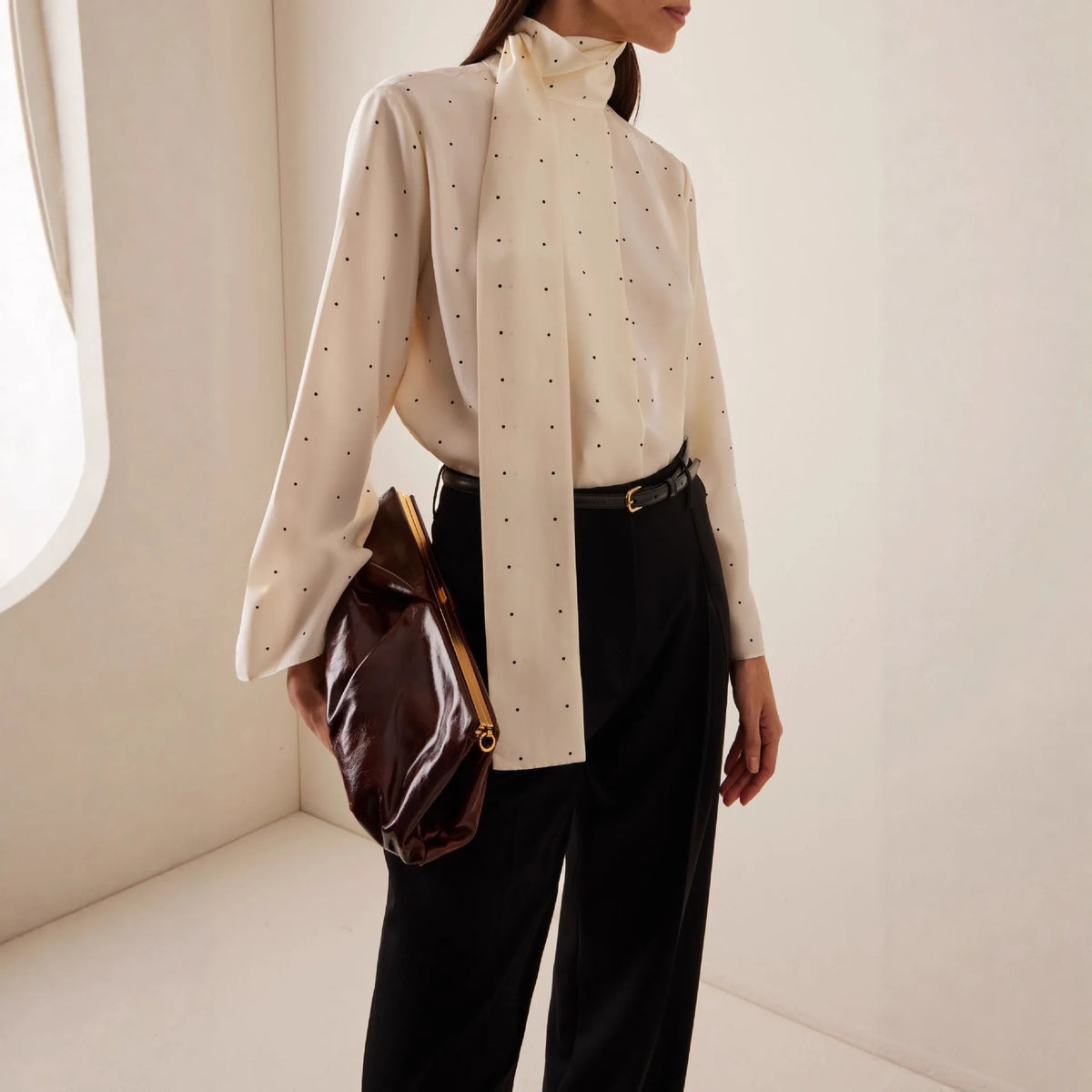 Eleganti Camicette da Donna con Sciarpa a Pois, Camicie a Maniche Lunghe e Vestibilità Ampia, Nuove Camicette Casual da Ufficio per il 2026, Top da Donna in Bianco, Nero e Marrone