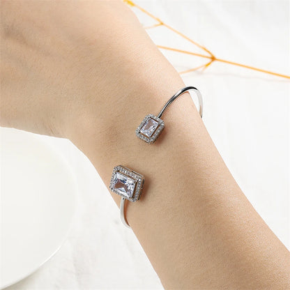Braccialetti con polsino color oro con geometria di lusso per le donne Braccialetti con zirconi cubici alla moda INS Gioielli per feste quotidiane.