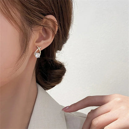 SKEDS Orecchini a croce alla moda per donne Ragazze Stile coreano Eleganti gioielli in cristallo Anelli per orecchie Orecchini a coda di pesce da donna Regalo