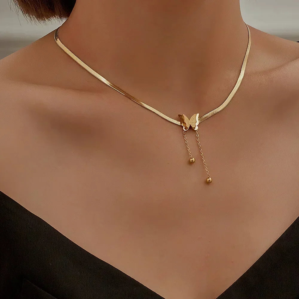 Collana di nuova moda semplice color argento con ciondolo a forma di cuore d'amore, collana con ciondoli a catena, per gioielli da festa da donna, da indossare ogni giorno
