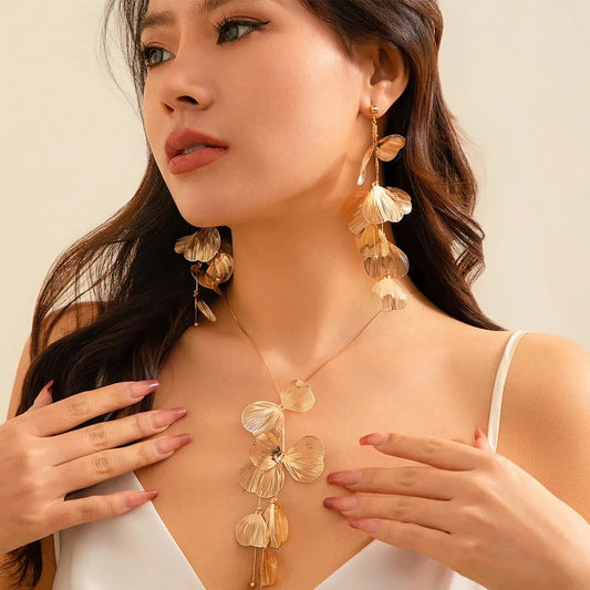 Set di collane con orecchini pendenti con foglie di ginkgo eleganti estetici per le donne Set di gioielli con nappe da sposa romantiche Accessori per il collo del partito