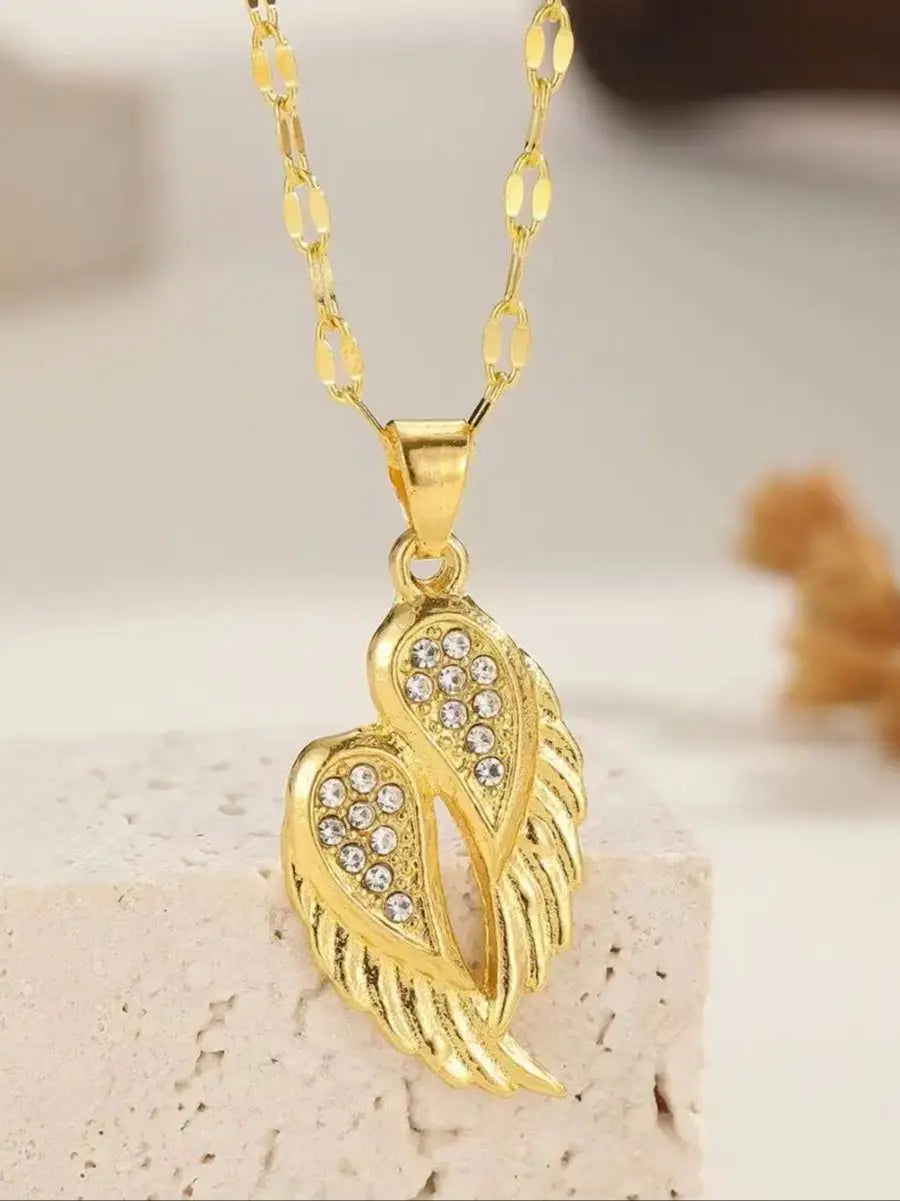 Collana con Ciondolo a Forma di Cuore con Ali d'Angelo in Argento con Micro Zirconi Incastonati, Nuovo Design Estetico di Alta Qualità, Squisita ed Elegante
