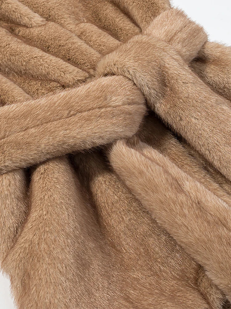 Cappotto di pelliccia marrone cioccolato avvolgente con cravatta sul davanti Cappotto di pelliccia di media lunghezza a maniche lunghe 2025 Cappotto invernale da donna accogliente Moda Luxe Lady
