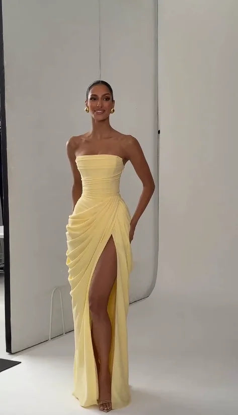 Elegante Abito Giallo Senza Spalline con Pieghe, Chic Senza Maniche, con Spacco e Vita Stretta, Vestito Lungo da Sera per Donna 2026
