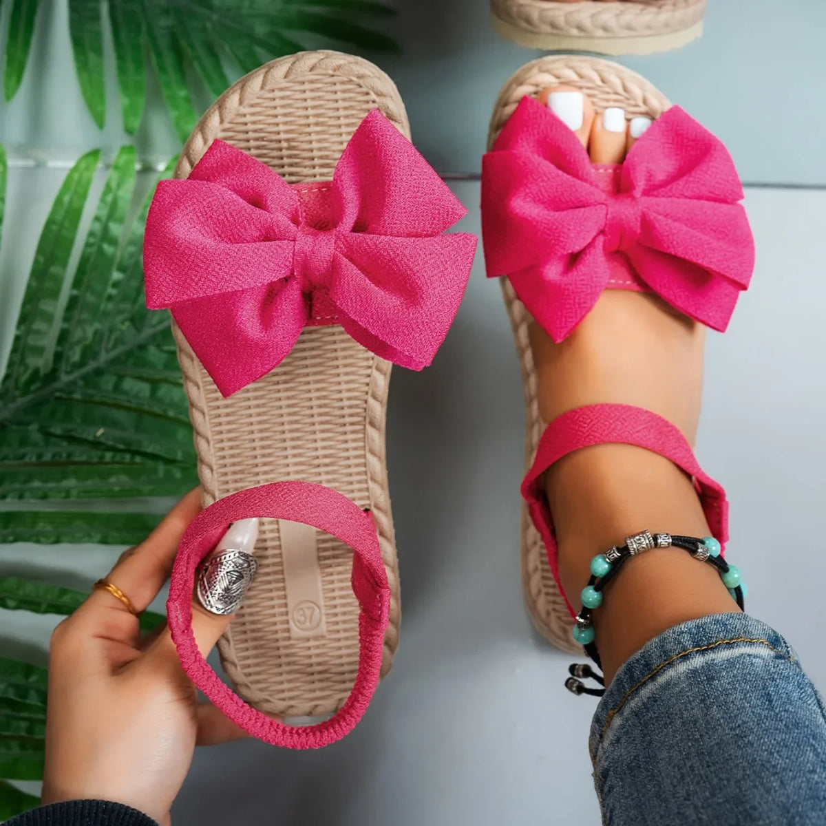 Sandali da donna 2024 nuovi sandali leggeri estivi moda spiaggia pantofole Casual papillon da esterno scarpe basse diapositive da casa donna