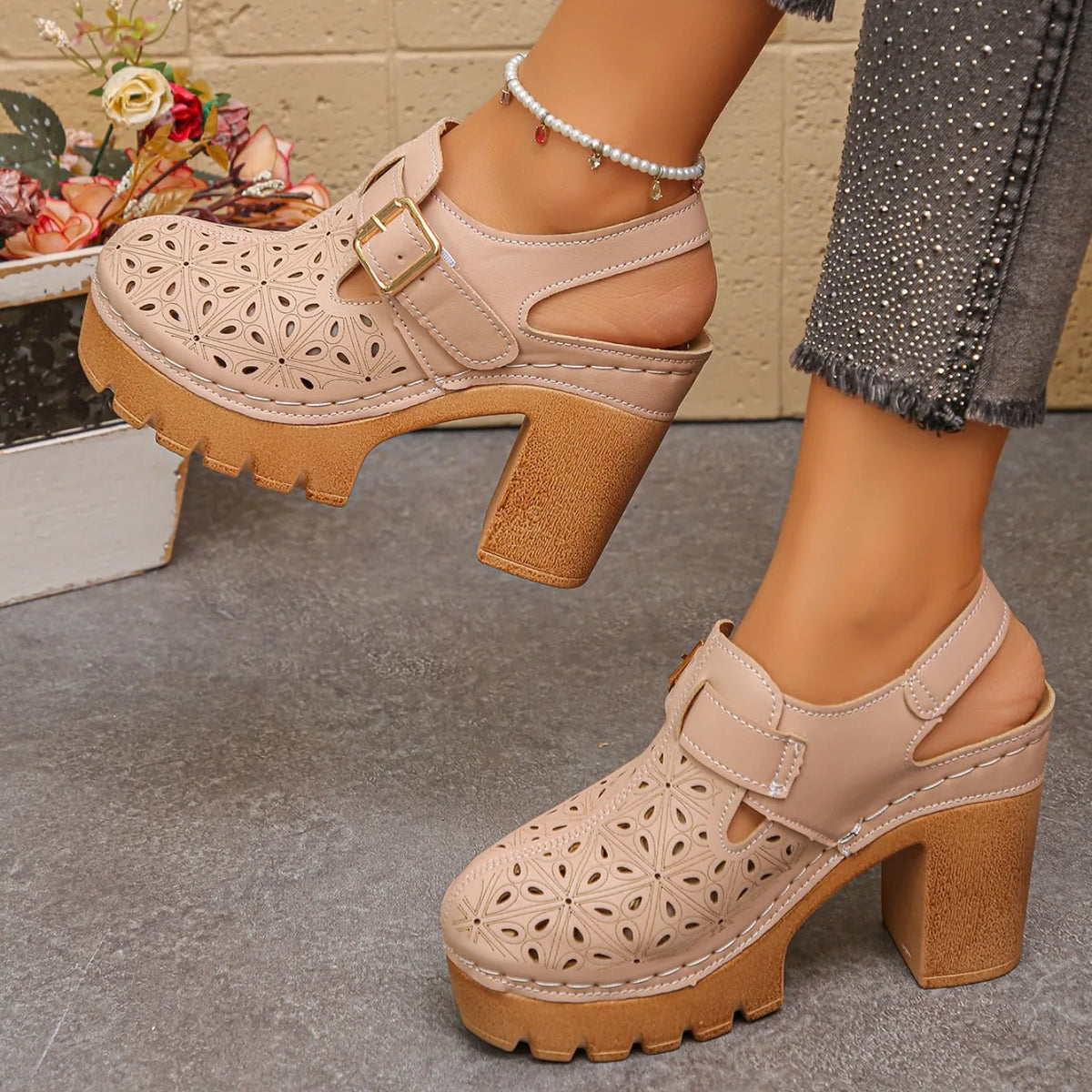 Nouvelles sandales d'été confortables pour femmes 2025 élégantes, talons hauts, sandales d'été à semelles épaisses, grandes chaussures décontractées à semelles épaisses pour femmes