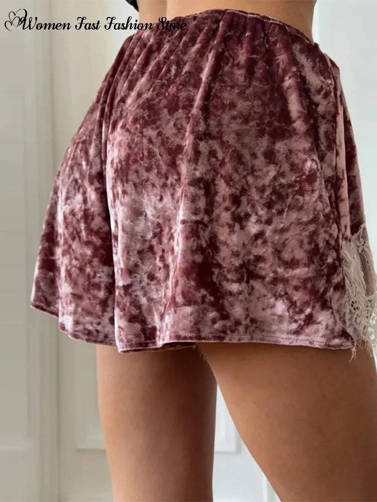 Pantaloncini Corti in Velluto con Inserti in Pizzo Sexy, Vita Alta Elastica, Mini Shorts Larghi da Donna, Nuova Collezione Estiva 2026, Streetwear Femminile