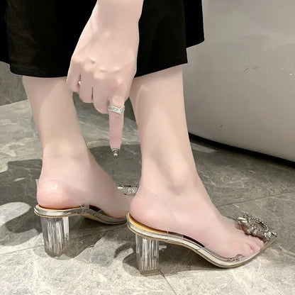Sandali con tacco alto a punta da donna estivi Pantofola in vetro trasparente Tacco spesso Scarpe alla moda a forma di vetro da vino