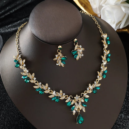 Boucles d'oreilles, colliers, parures de bijoux, mariages, fêtes et cadeaux de vacances en forme de feuilles à la mode pour femmes pour un usage quotidien.