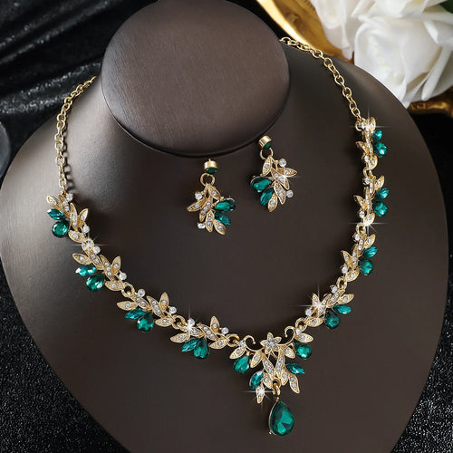 Boucles d'oreilles, colliers, parures de bijoux, mariages, fêtes et cadeaux de vacances en forme de feuilles à la mode pour femmes pour un usage quotidien.