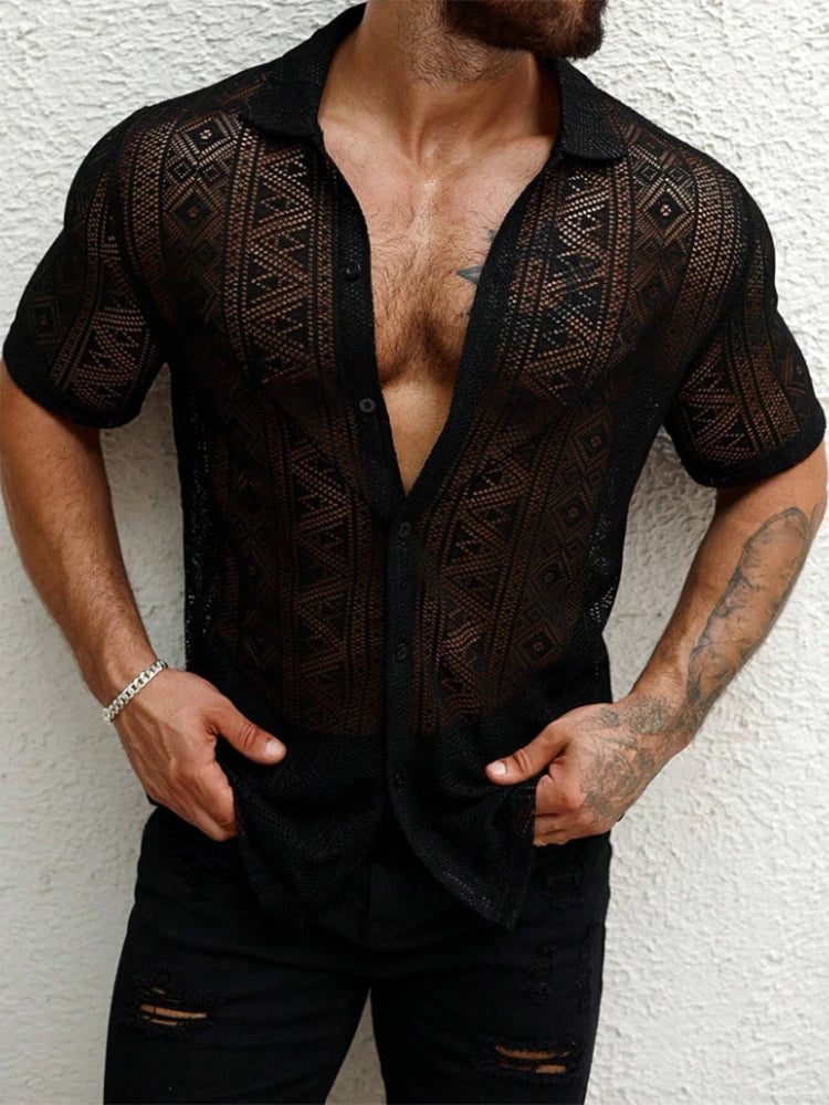 2025 Camicie a rete da uomo alla moda estiva Elegante camicia a maniche corte scavata in rete da uomo per le vacanze Top cardigan in pizzo trasparente sexy