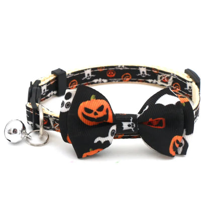 Collana per cuccioli di gattino Cintura con fibbia di sicurezza regolabile Papillon per chihuahua Forniture per animali Collare per gatti Happy Halloween con fiocco a campana