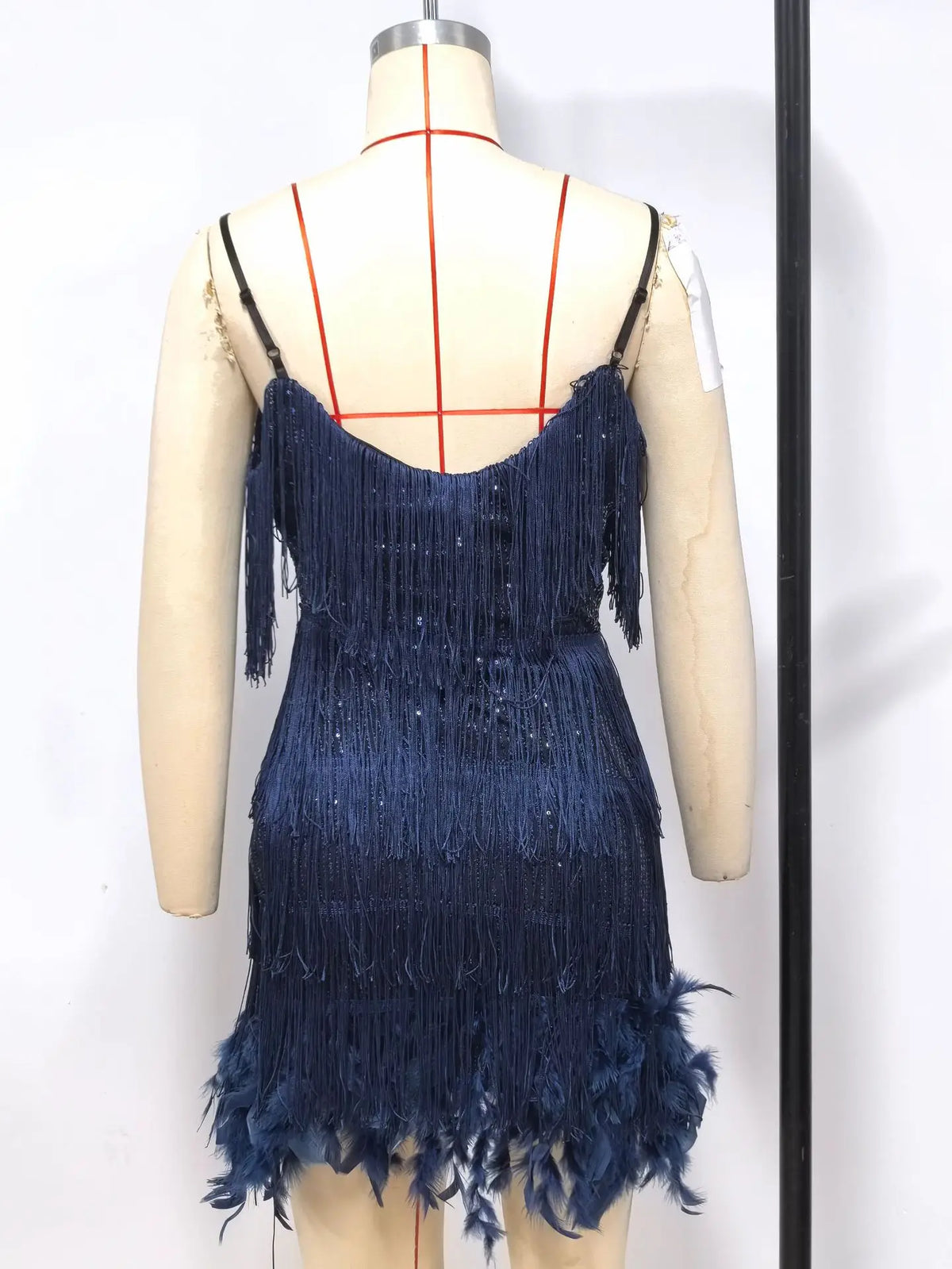 Abito estivo elegante con nappe e paillettes Abito da donna sexy sottile senza maniche con scollo a V a vita alta con bretelle e cuciture in piume
