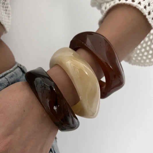 Braccialetti irregolari geometrici grandi acrilici vintage per le donne Braccialetti larghi in resina alla moda Braccialetti 2025 Gioielli di moda