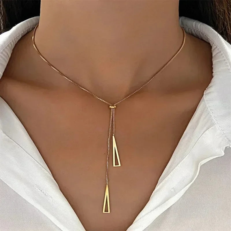 Collana di nuova moda semplice color argento con ciondolo a forma di cuore d'amore, collana con ciondoli a catena, per gioielli da festa da donna, da indossare ogni giorno
