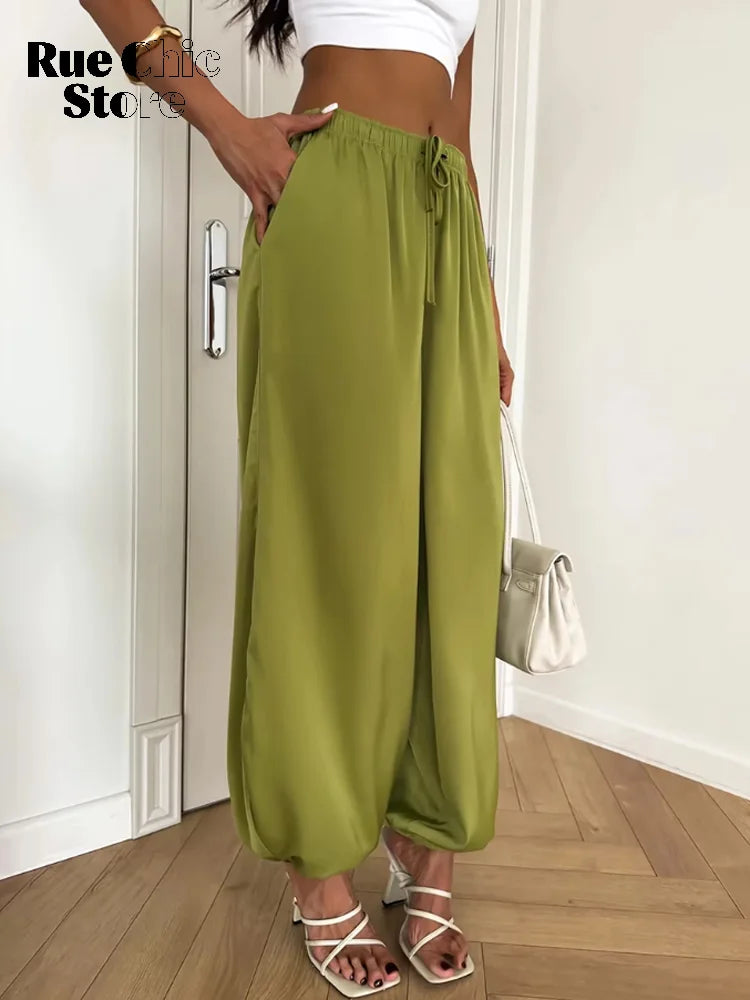 Pantaloni Harem Larghi in Raso Drappeggiato Tinta Unita 2026 con Elastico in Vita e Coulisse, Modellanti, Versatili per Uscite e Pendolarismo, Lunghi Casual