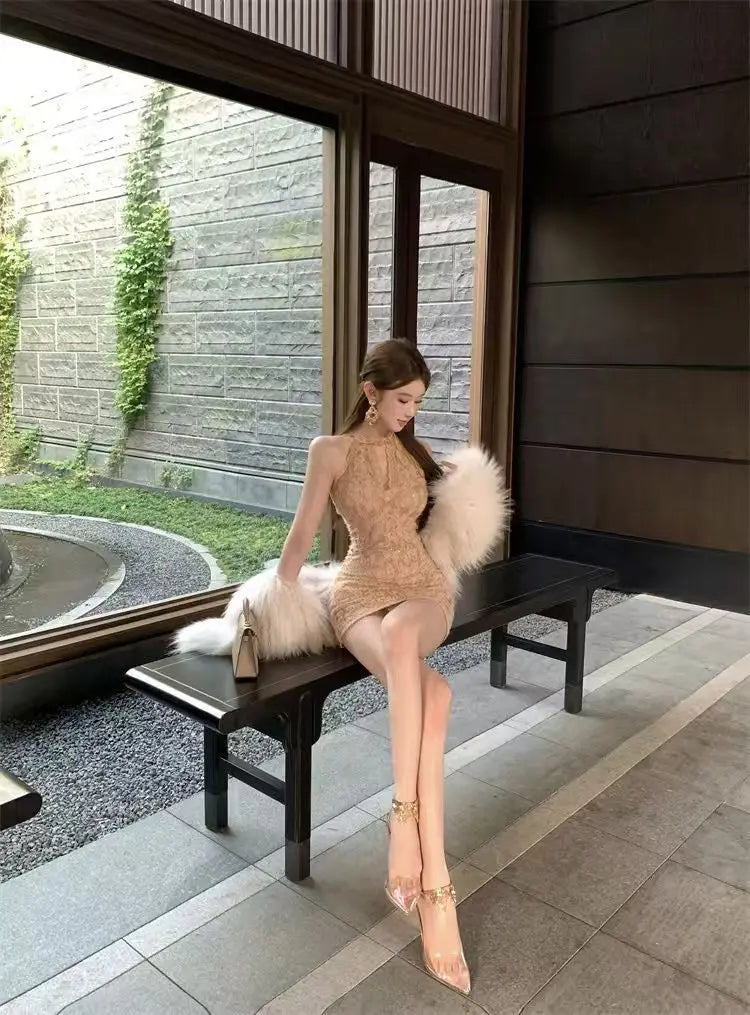 Abito francese sexy in pizzo scavato con scollo all'americana Minigonna aderente aderente aderente in vita elegante e alla moda