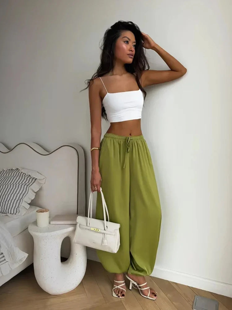 Pantaloni Harem Larghi in Raso Drappeggiato Tinta Unita 2026 con Elastico in Vita e Coulisse, Modellanti, Versatili per Uscite e Pendolarismo, Lunghi Casual