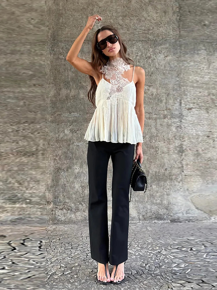 Miniabito da festa estivo da donna 2026 senza maniche con scollo all'americana, in maglia a costine, con pizzo a contrasto e cut-out sul retro, modello skater