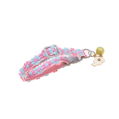 Forniture per collane per animali domestici Collare per gatti con fiori in pizzo colorato Gioielli per cani Fascia per collo Campana Forniture essenziali per animali domestici Collare per gatti con archetto da collo