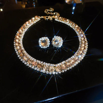 Damen-Strass-Halskette und Ohrringe, modisches Schmuckset, trendige Accessoires für Party und Alltag