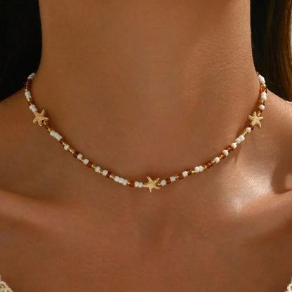 Collana con ciondolo stella marina con perline di riso bohémien per donna, fatta a mano, perla d'imitazione, girocollo con perline colorate, gioielli da spiaggia estiva